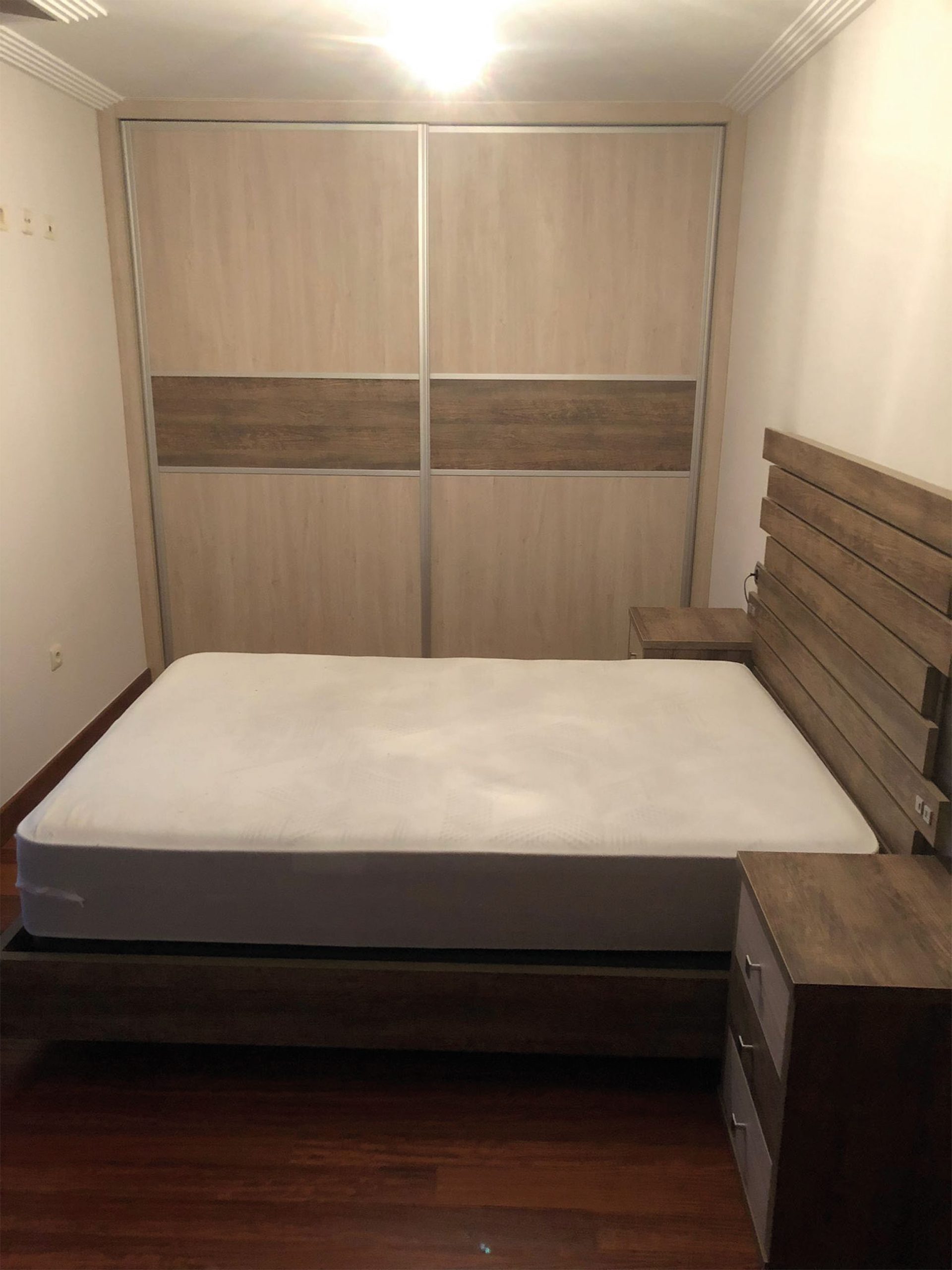 armarios-los-chopos-dormitorio-con-armario-corredero-en-2-colores